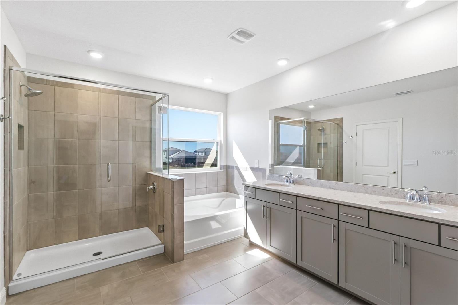 Image 21 of 46 For 17828 Gulf Ranch Place