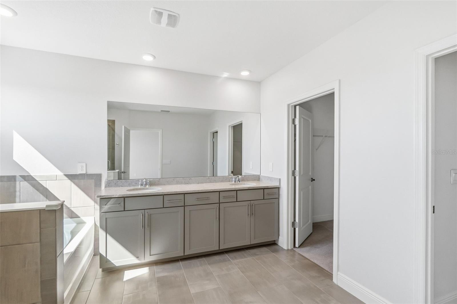 Image 22 of 46 For 17828 Gulf Ranch Place