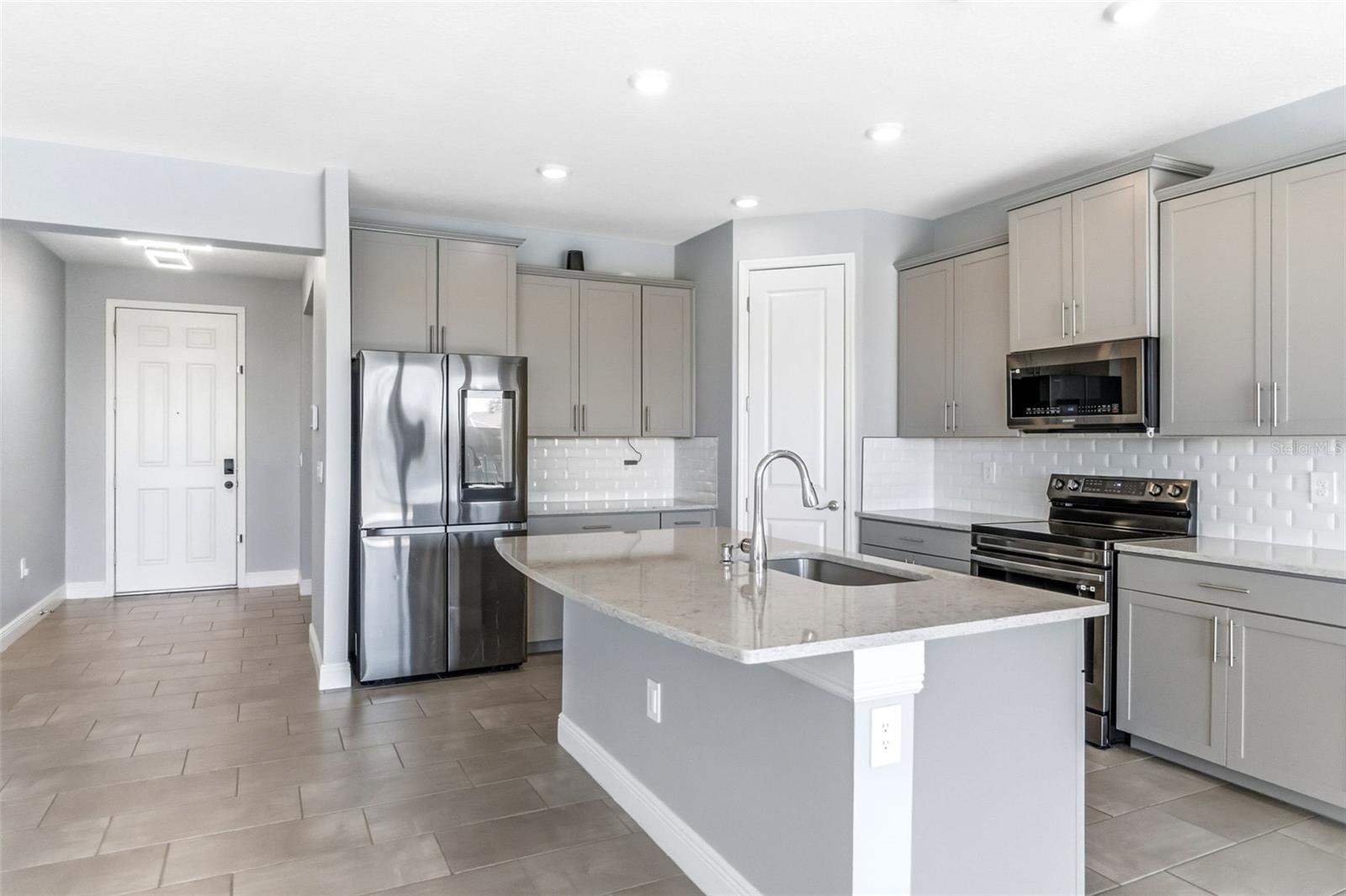 Image 7 of 46 For 17828 Gulf Ranch Place