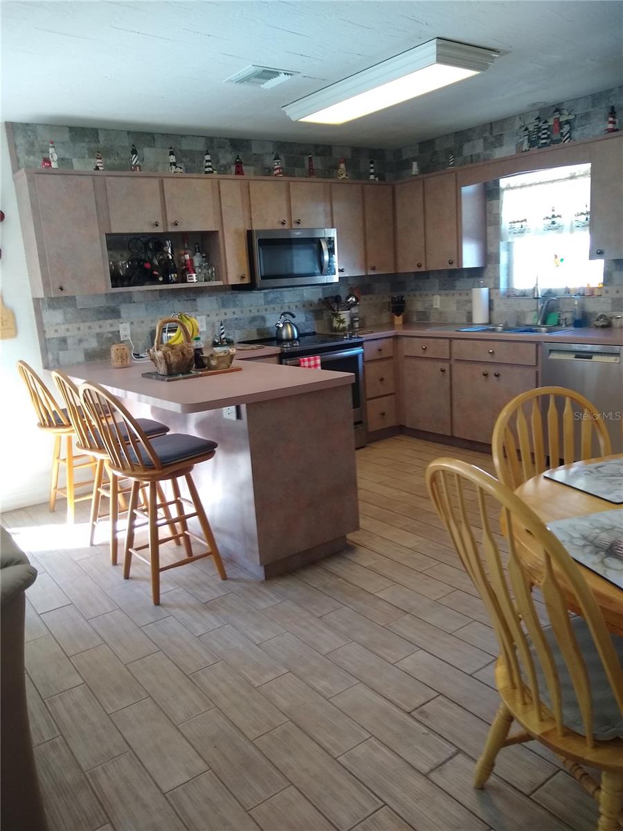 Image 12 of 25 For 1416 Southard Avenue