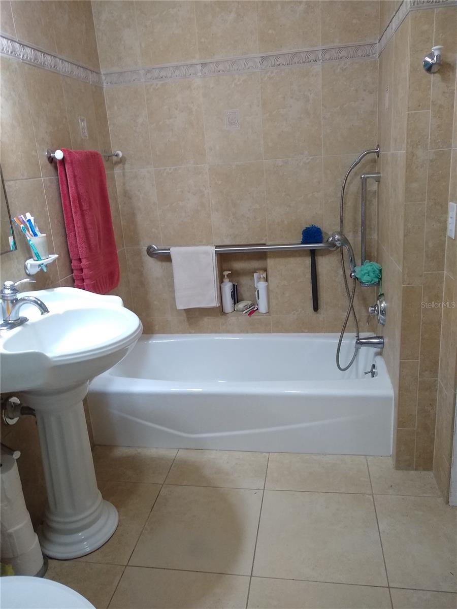 Image 17 of 25 For 1416 Southard Avenue