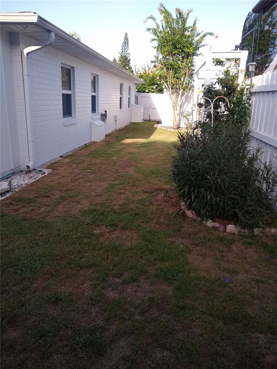 Image 24 of 25 For 1416 Southard Avenue