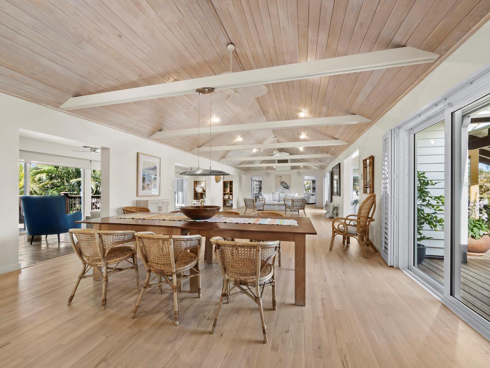 Image 14 of 76 For 677 Lands End Drive