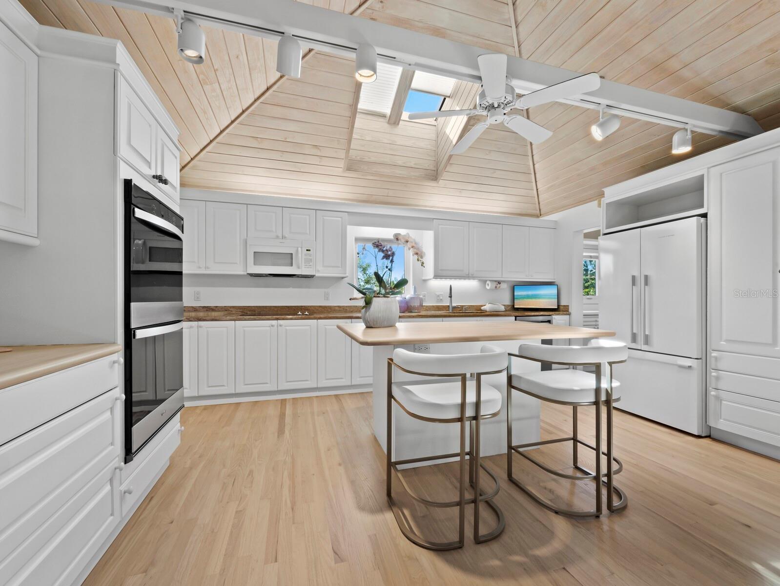 Image 16 of 76 For 677 Lands End Drive