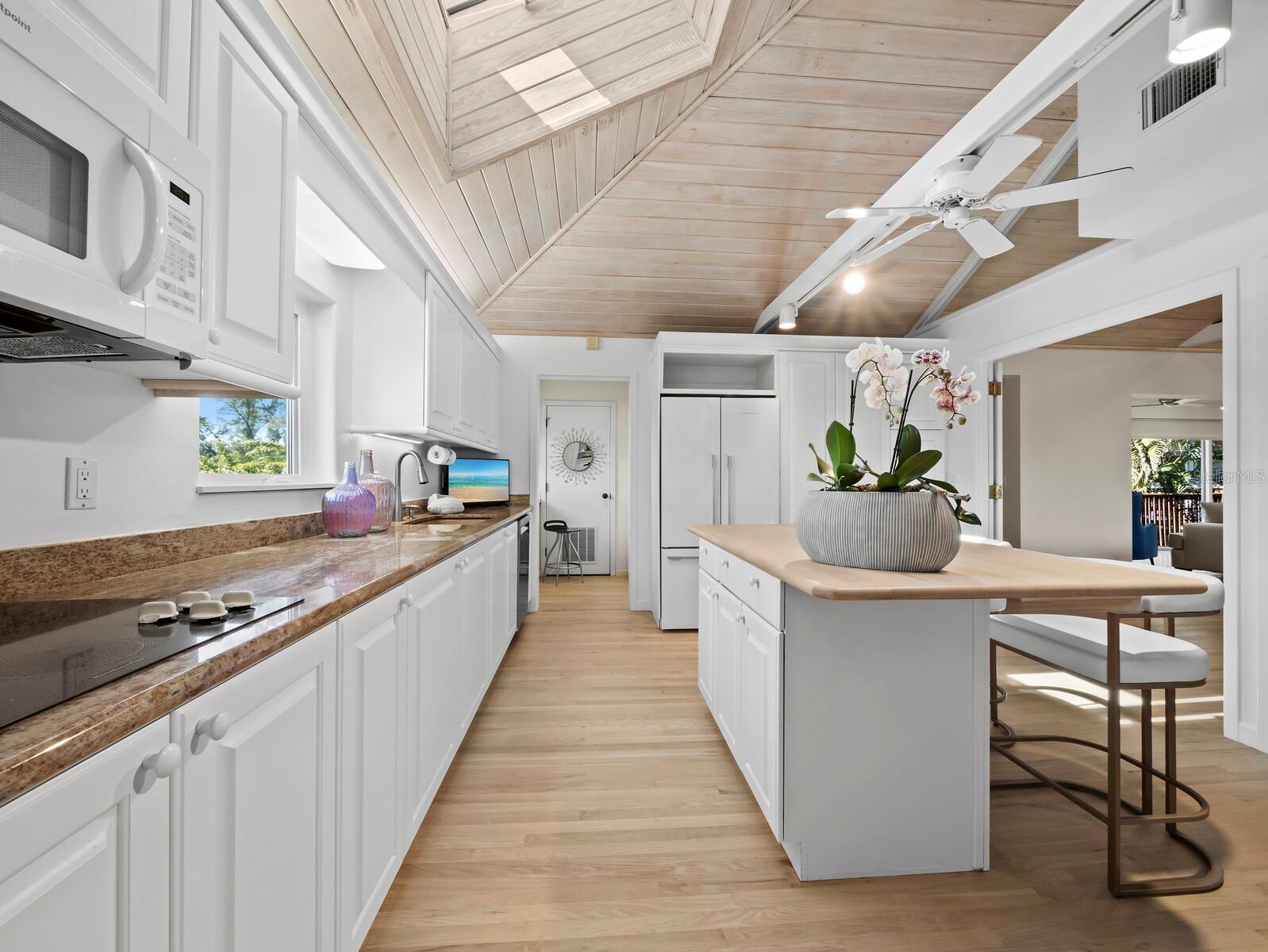 Image 17 of 76 For 677 Lands End Drive