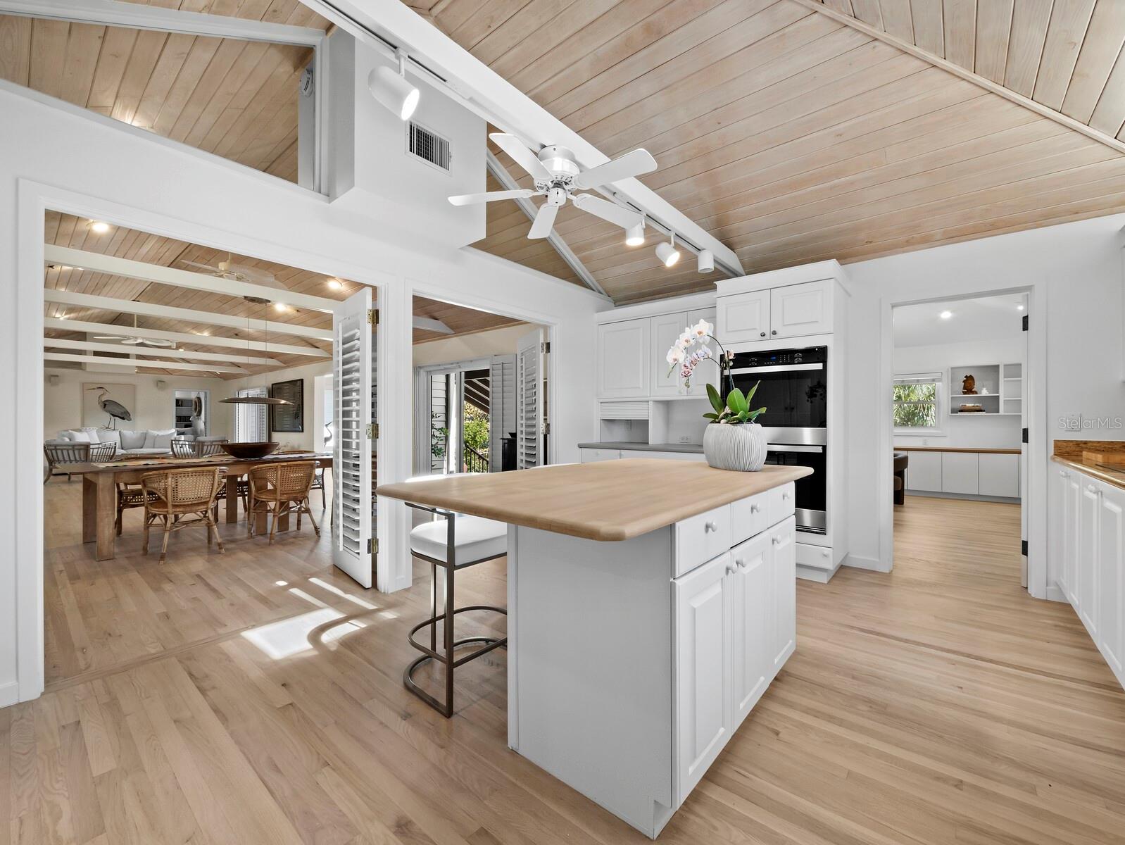 Image 18 of 76 For 677 Lands End Drive