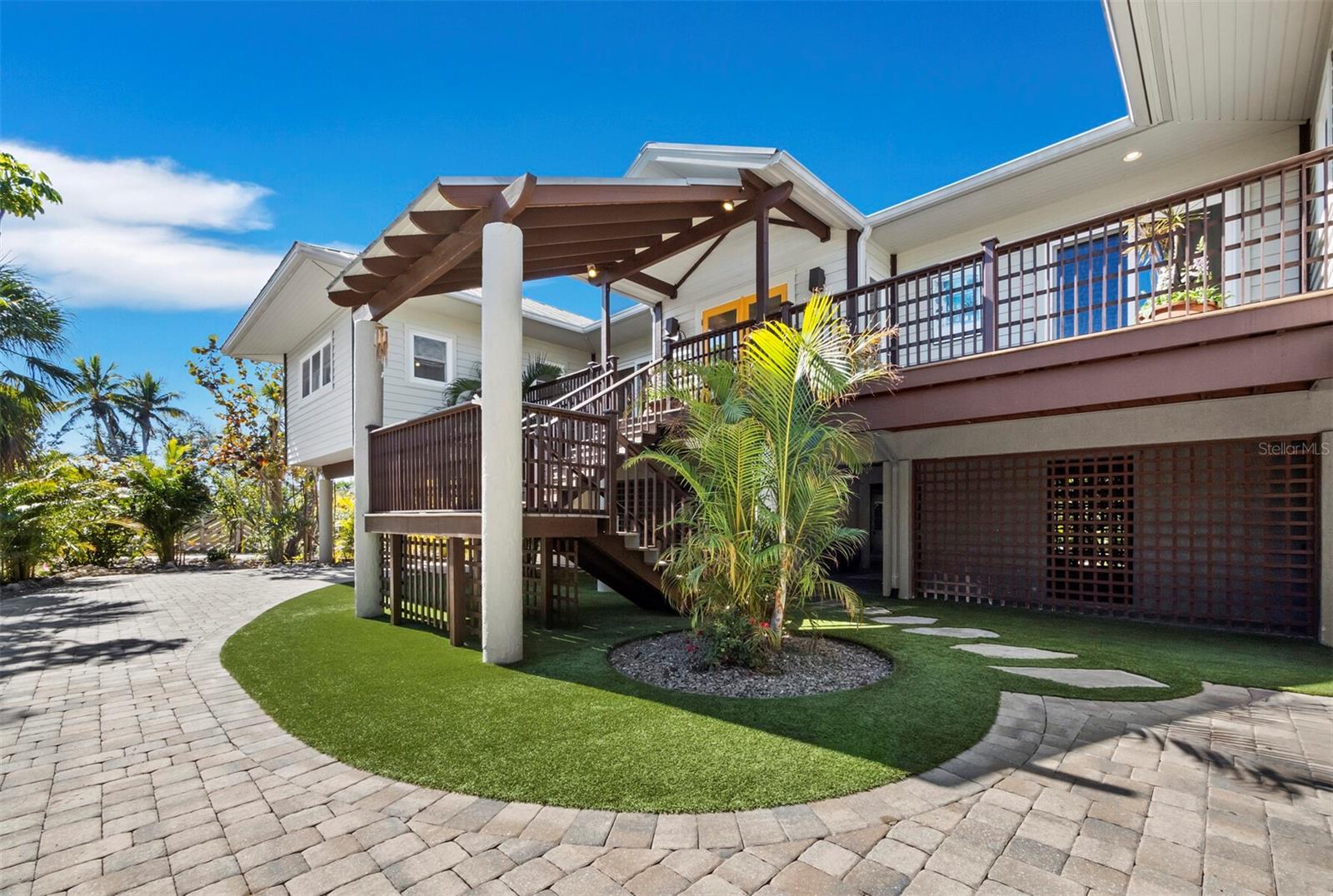 Image 7 of 76 For 677 Lands End Drive