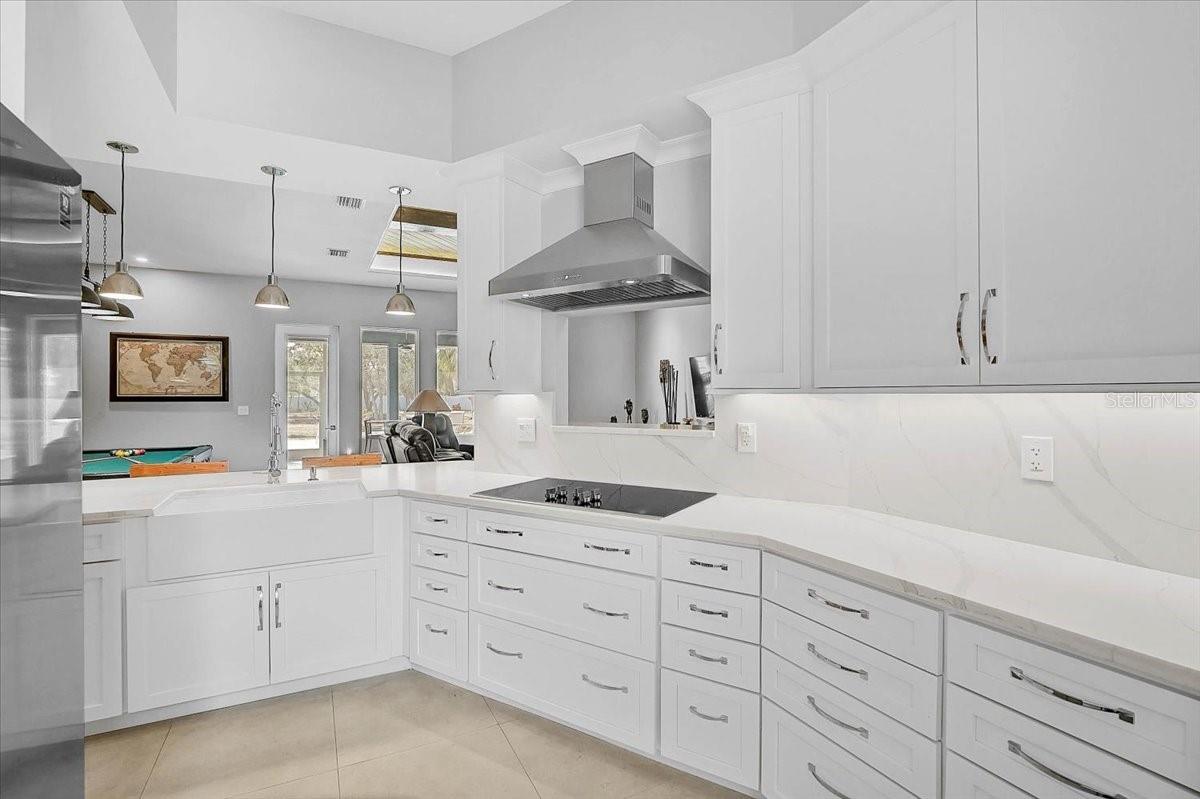 Image 11 of 57 For 4712 34th Avenue E