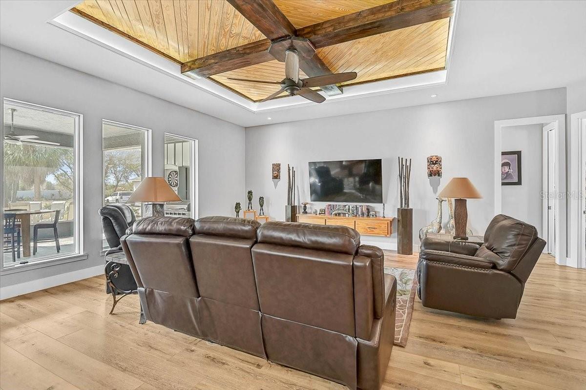 Image 21 of 57 For 4712 34th Avenue E