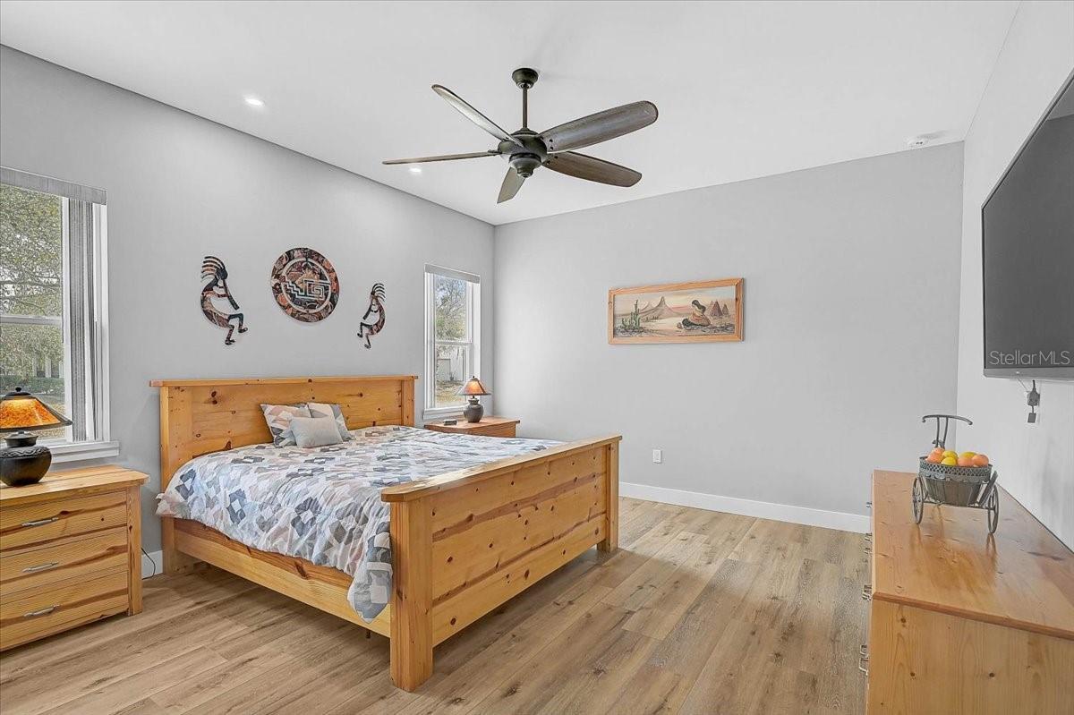 Image 30 of 57 For 4712 34th Avenue E