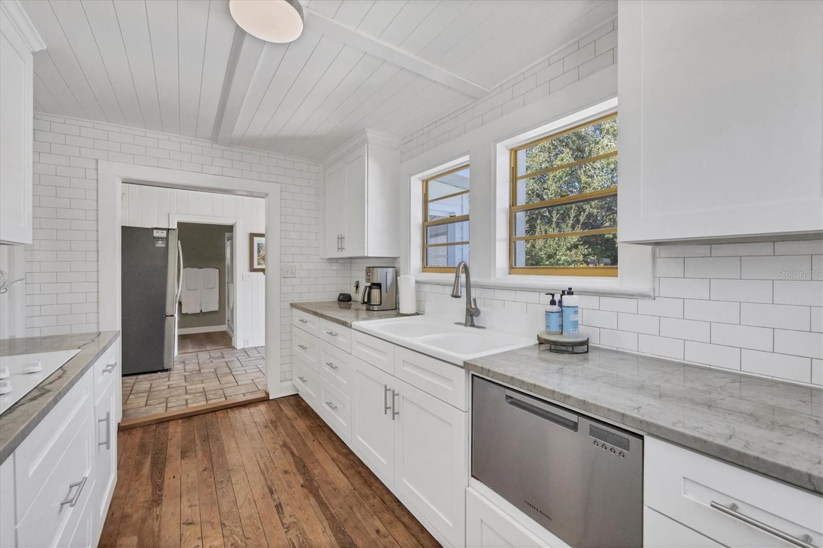 Image 17 of 49 For 1300 4th Street W