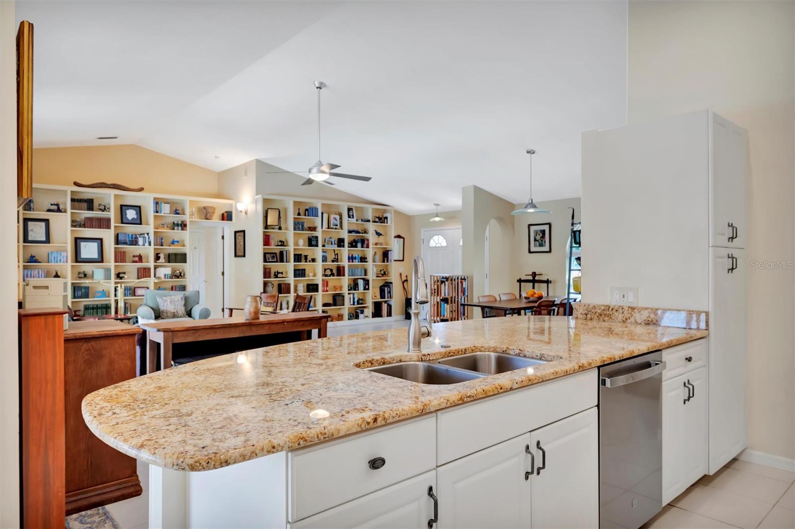 Image 20 of 53 For 6183 Misty Oaks Drive