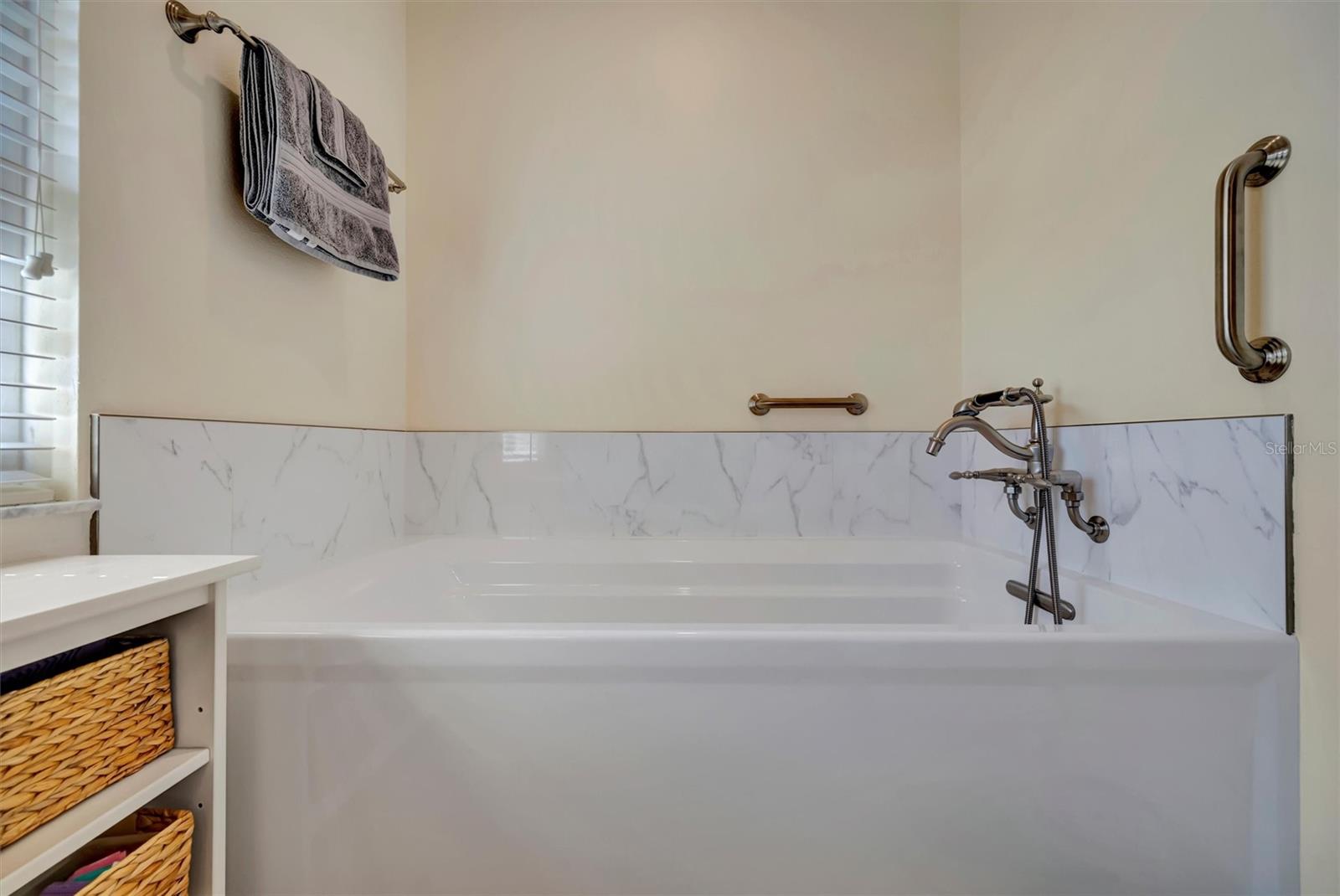 Image 35 of 53 For 6183 Misty Oaks Drive