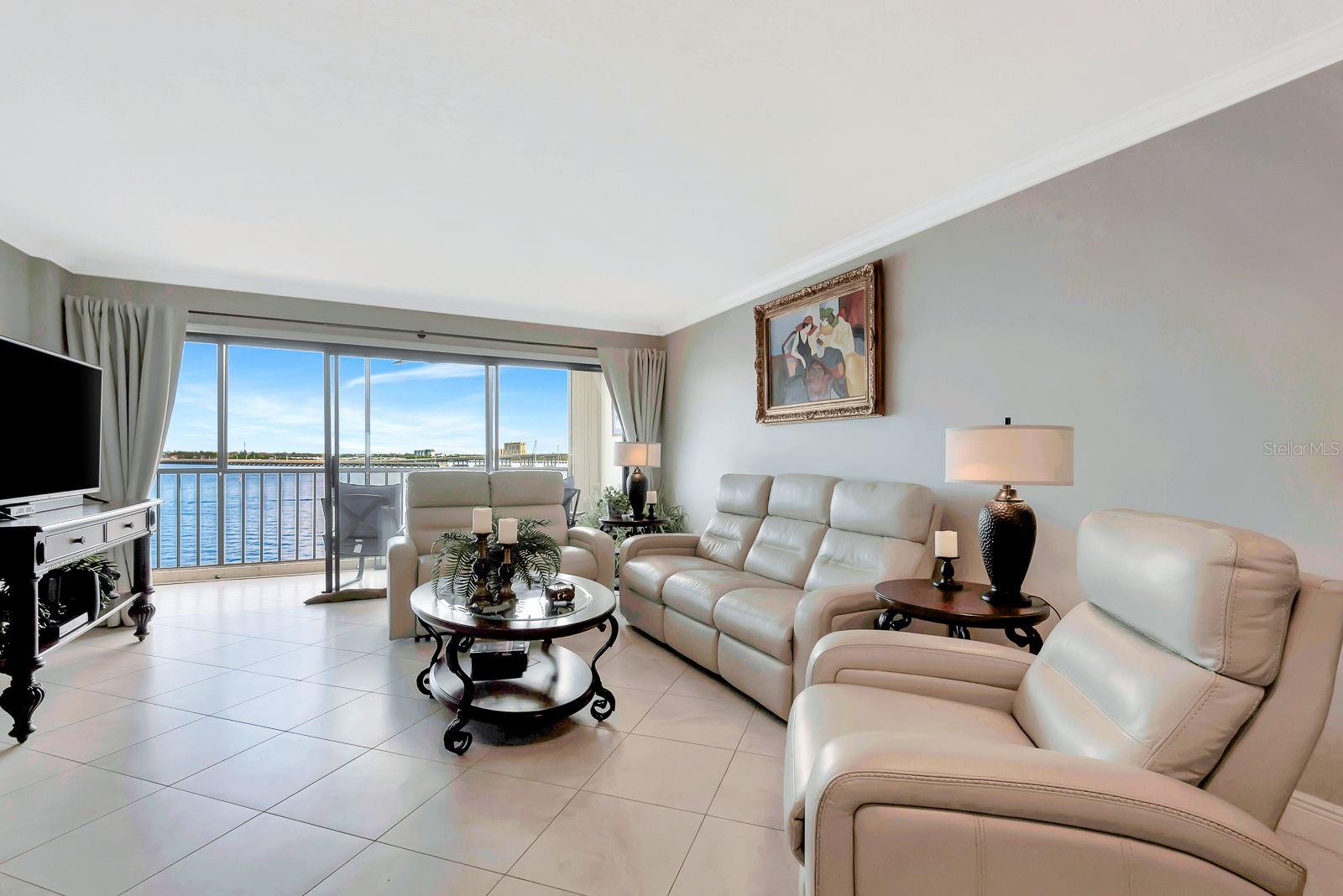 Image 4 of 55 For 1510 1st Avenue W 402