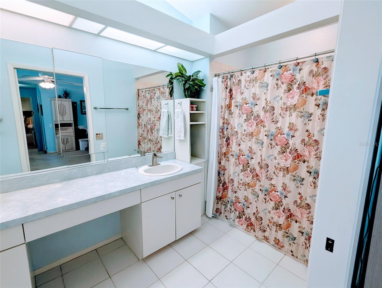 Image 25 of 44 For 4812 Limetree Lane