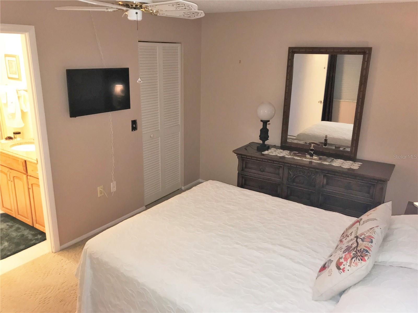 Image 17 of 22 For 577 Lakeside Drive