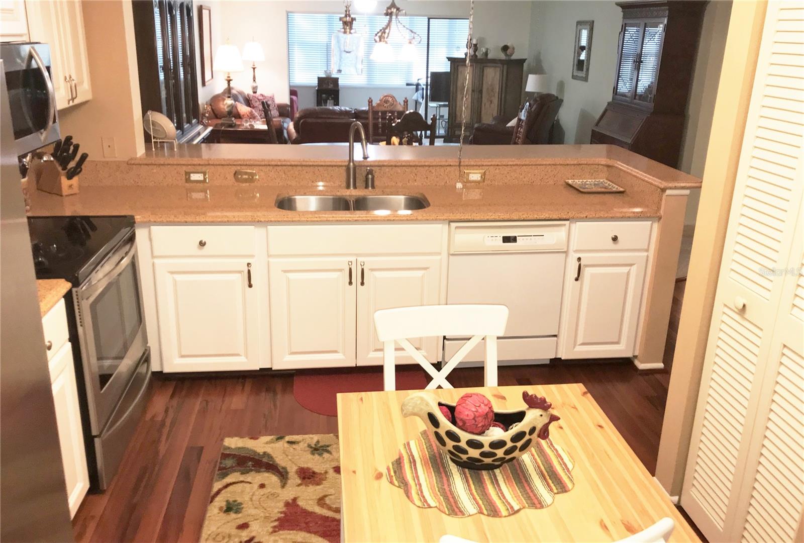 Image 7 of 22 For 577 Lakeside Drive