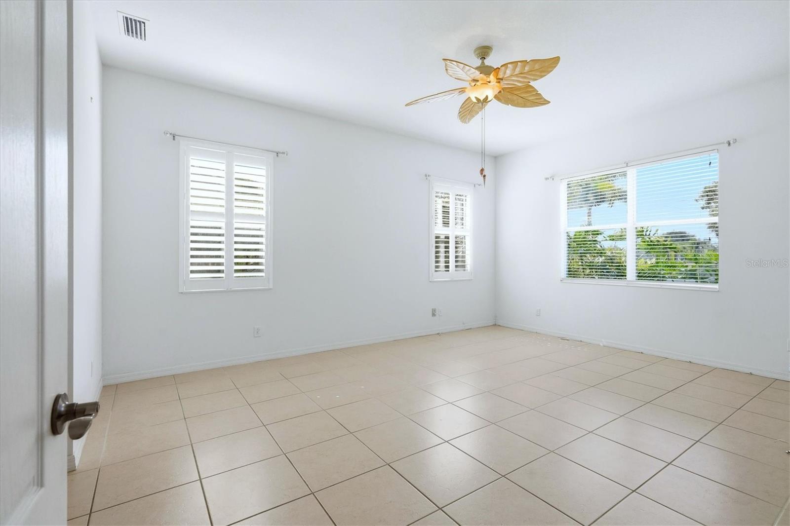 Image 9 of 41 For 4706 Seneca Park Trail