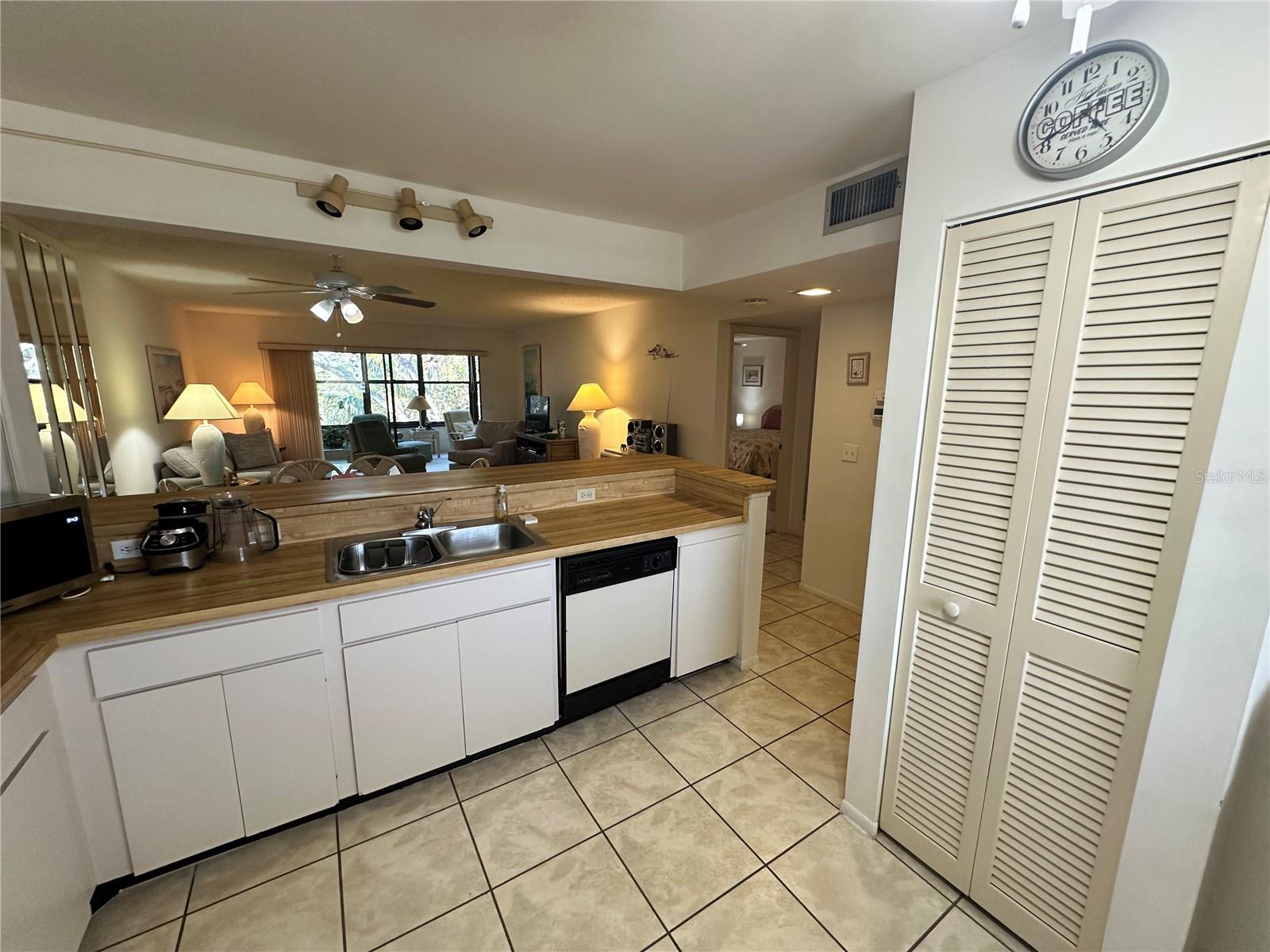 Image 10 of 33 For 346 Springdale Drive W 346