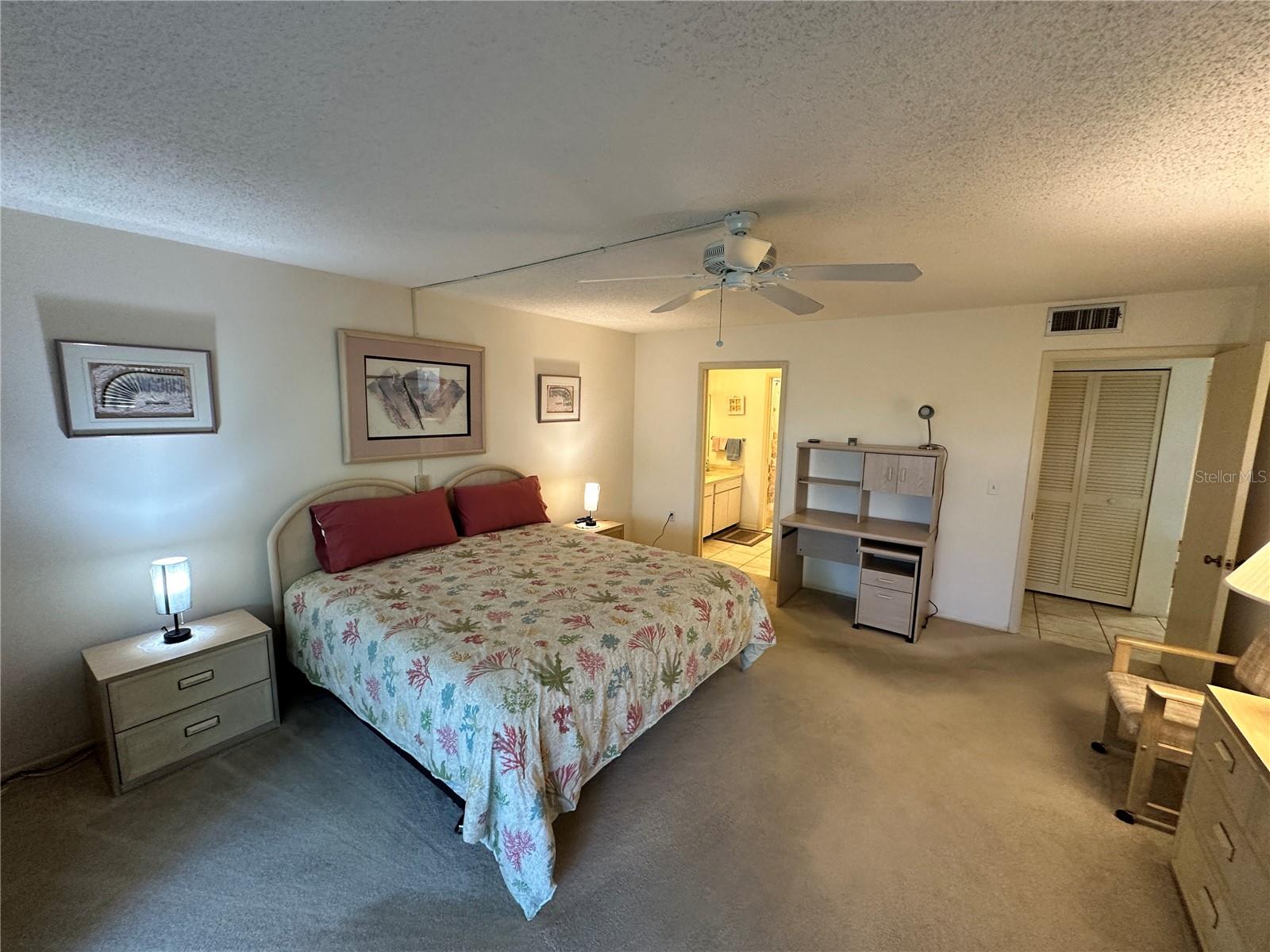 Image 17 of 33 For 346 Springdale Drive W 346