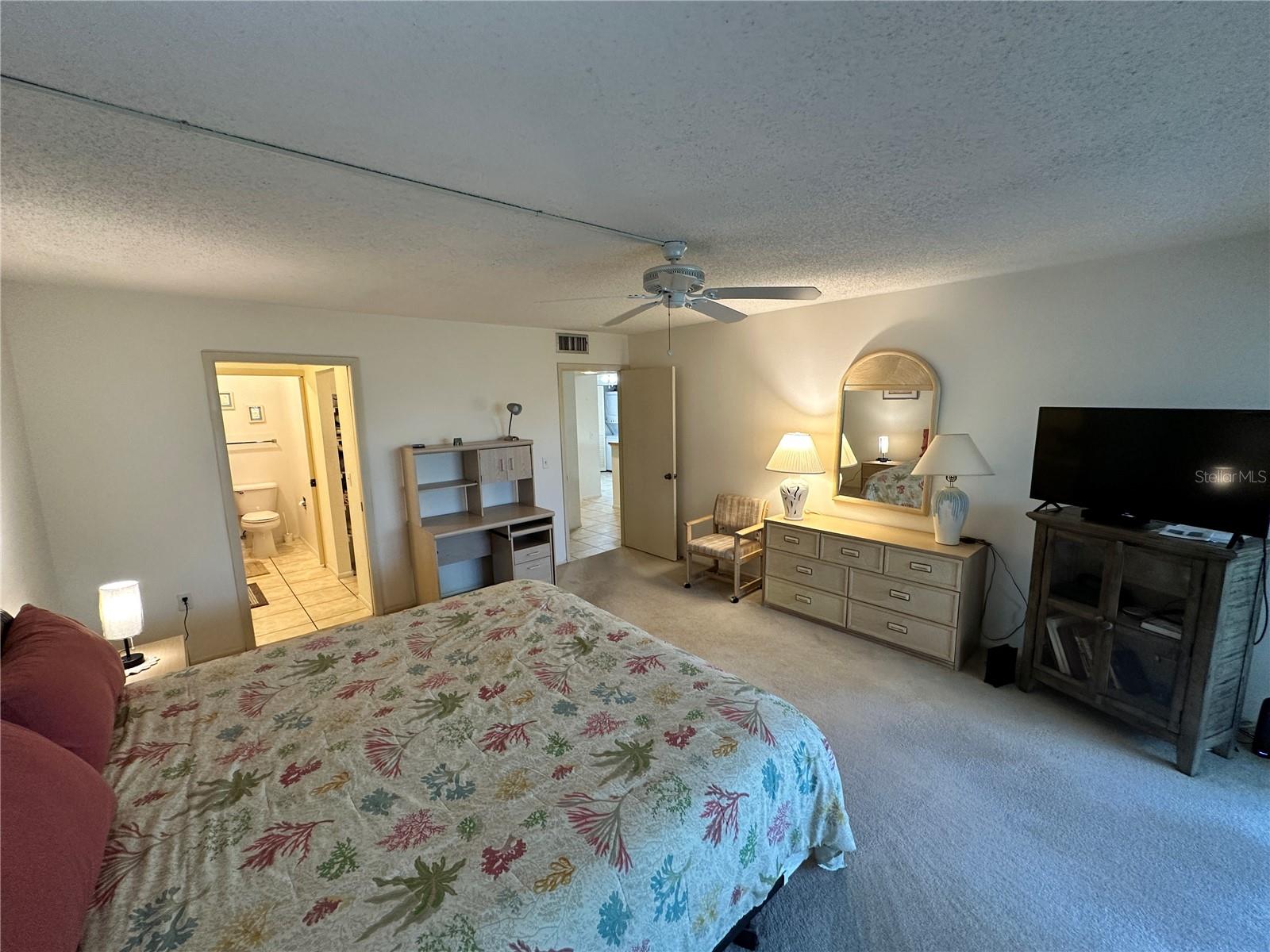 Image 18 of 33 For 346 Springdale Drive W 346