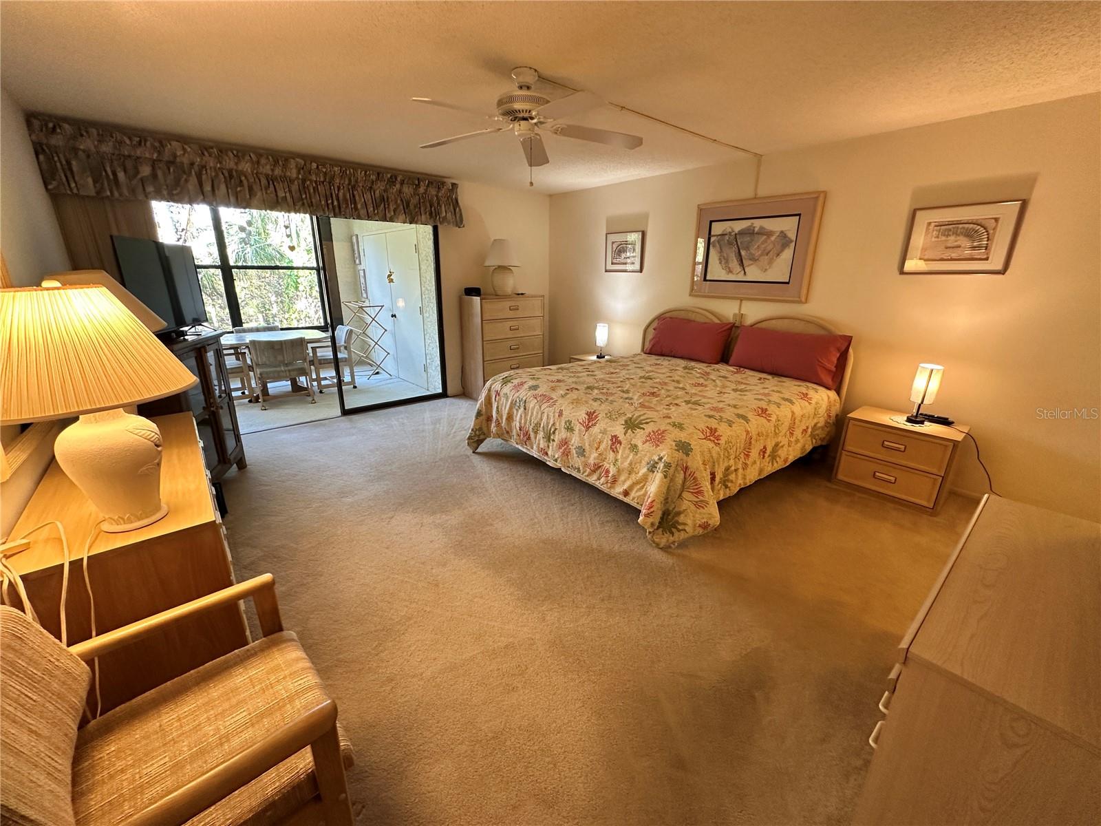 Image 19 of 33 For 346 Springdale Drive W 346