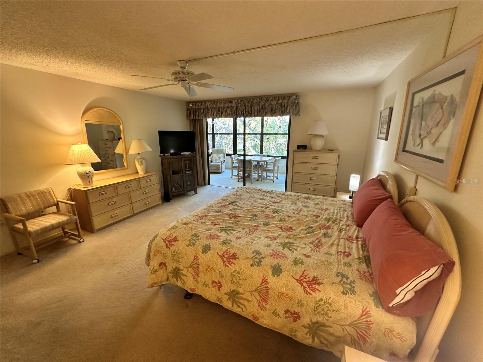 Image 20 of 33 For 346 Springdale Drive W 346