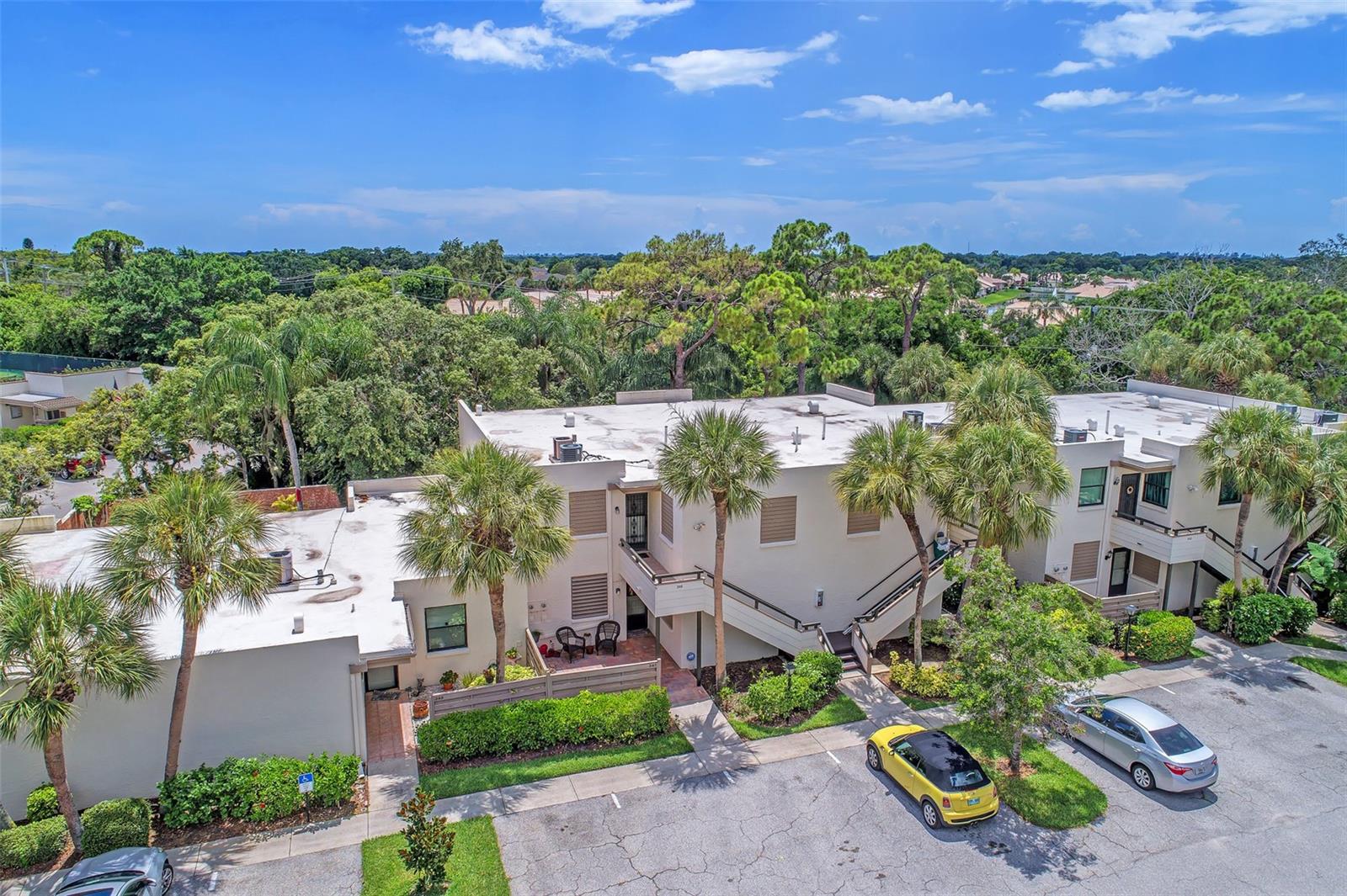 Image 4 of 33 For 346 Springdale Drive W 346