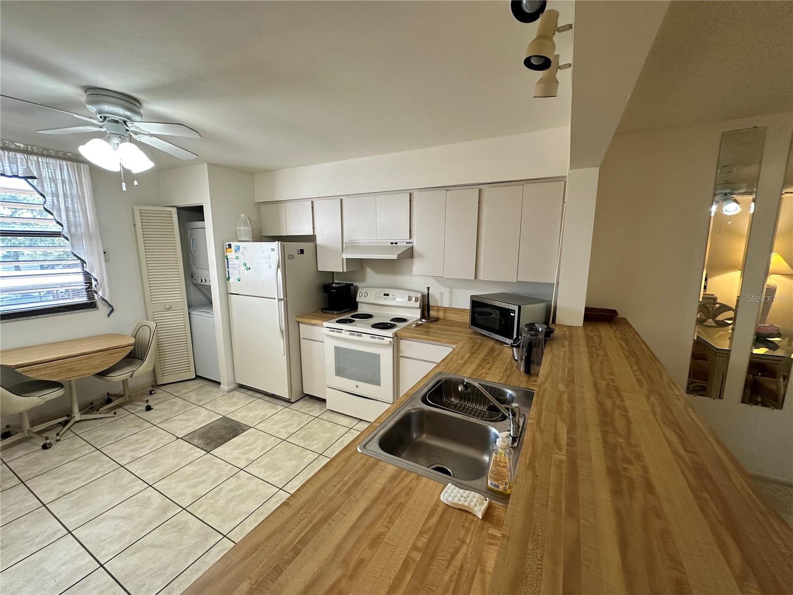 Image 7 of 33 For 346 Springdale Drive W 346