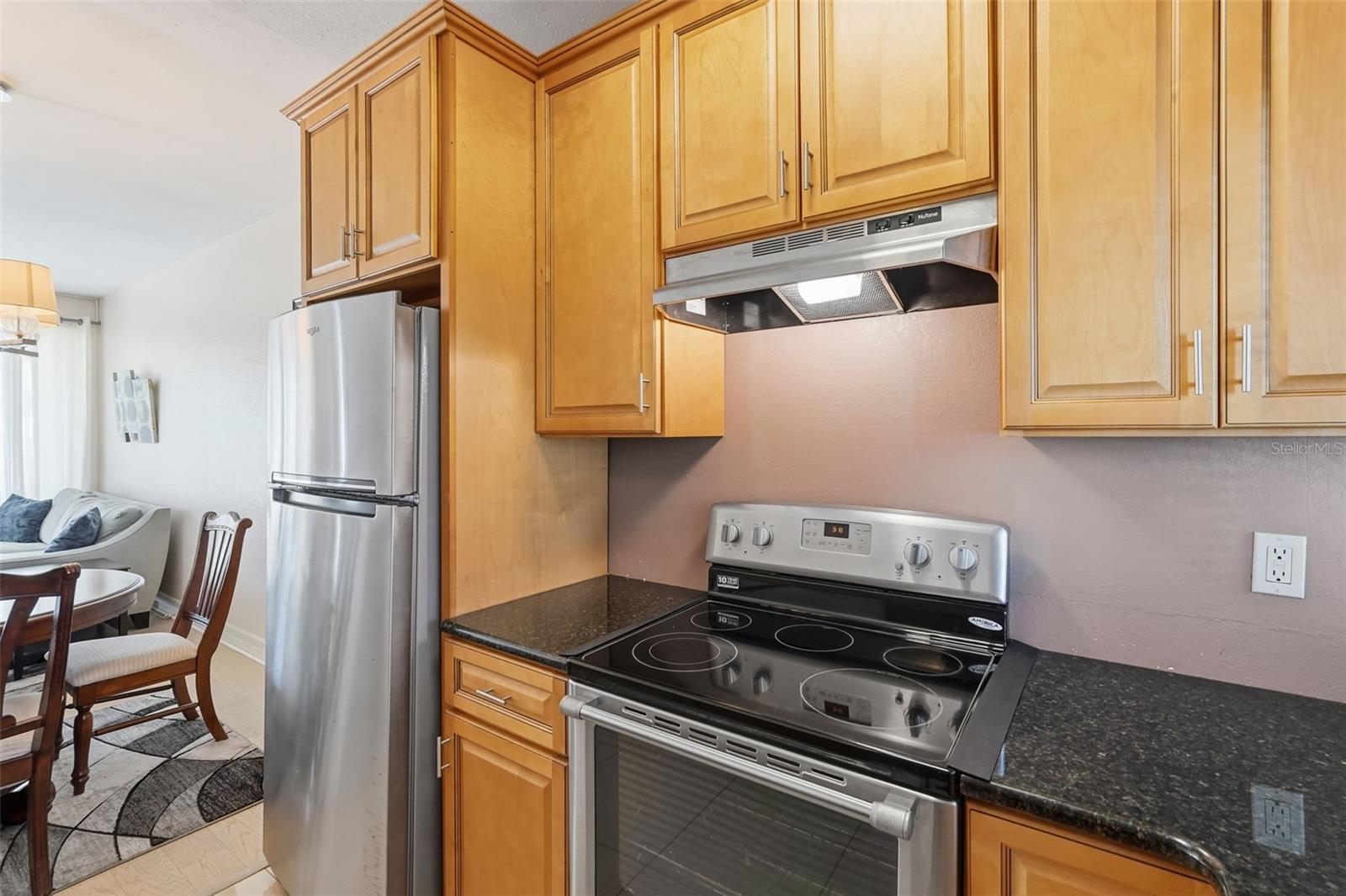 Image 10 of 30 For 7050 Sunset Way 21