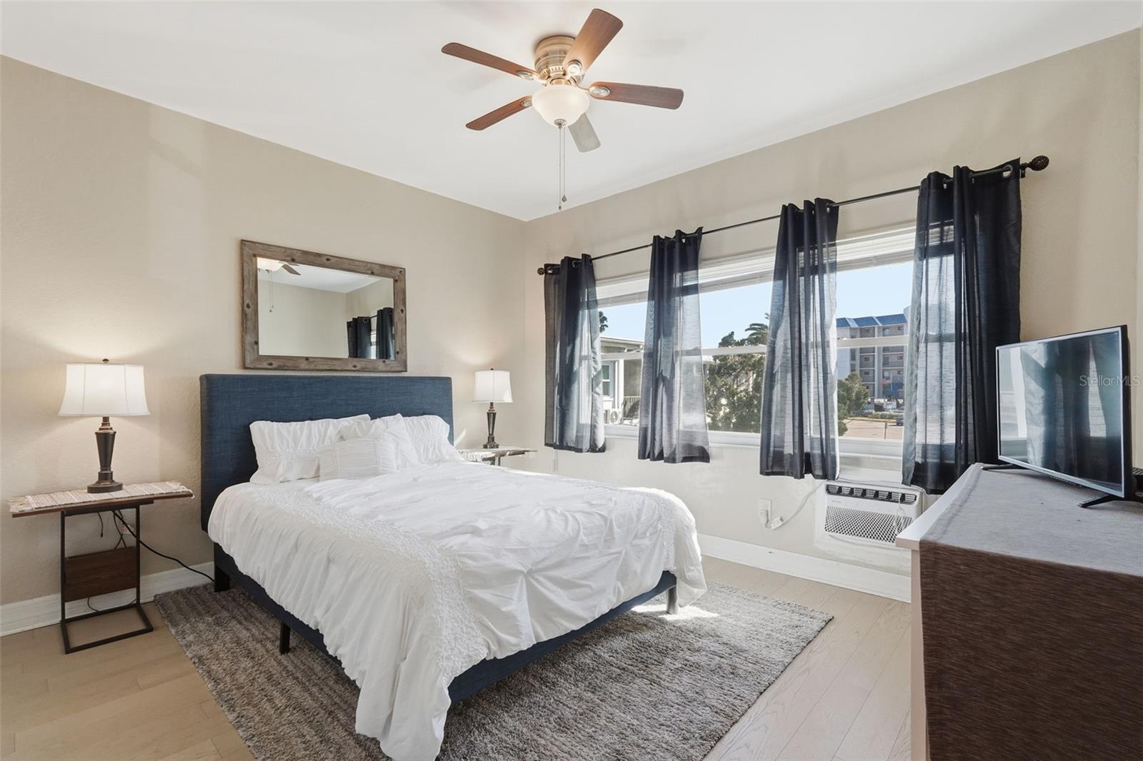 Image 17 of 30 For 7050 Sunset Way 21