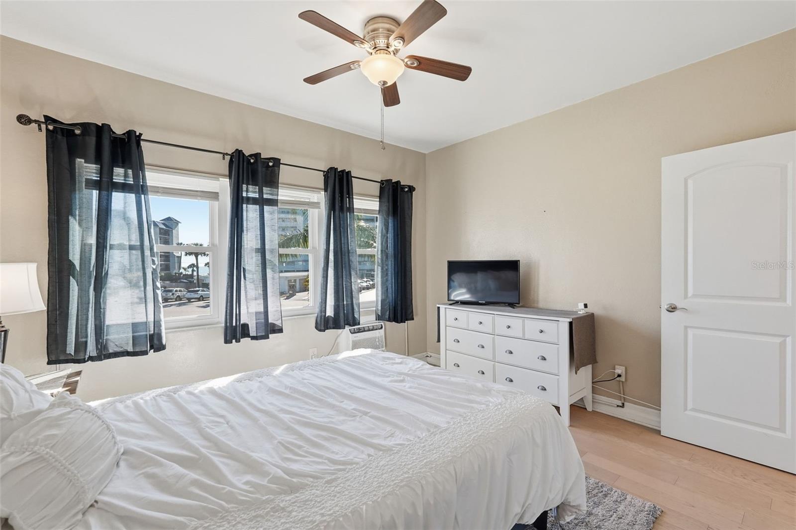 Image 18 of 30 For 7050 Sunset Way 21