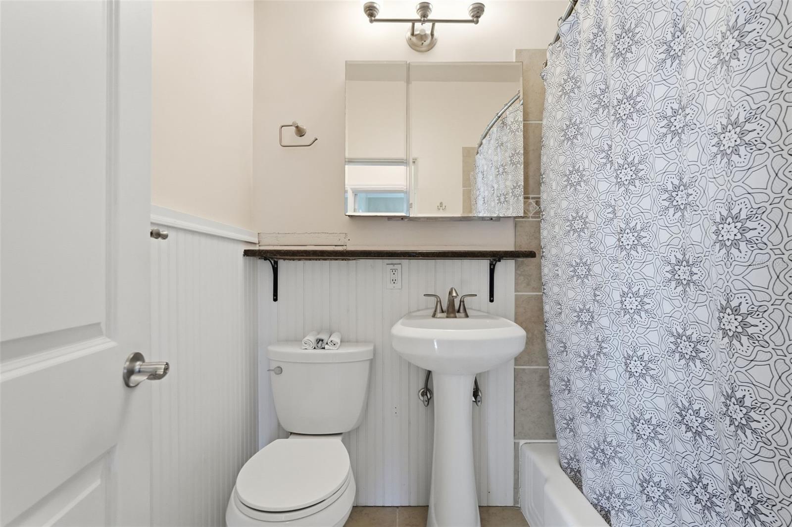 Image 20 of 30 For 7050 Sunset Way 21