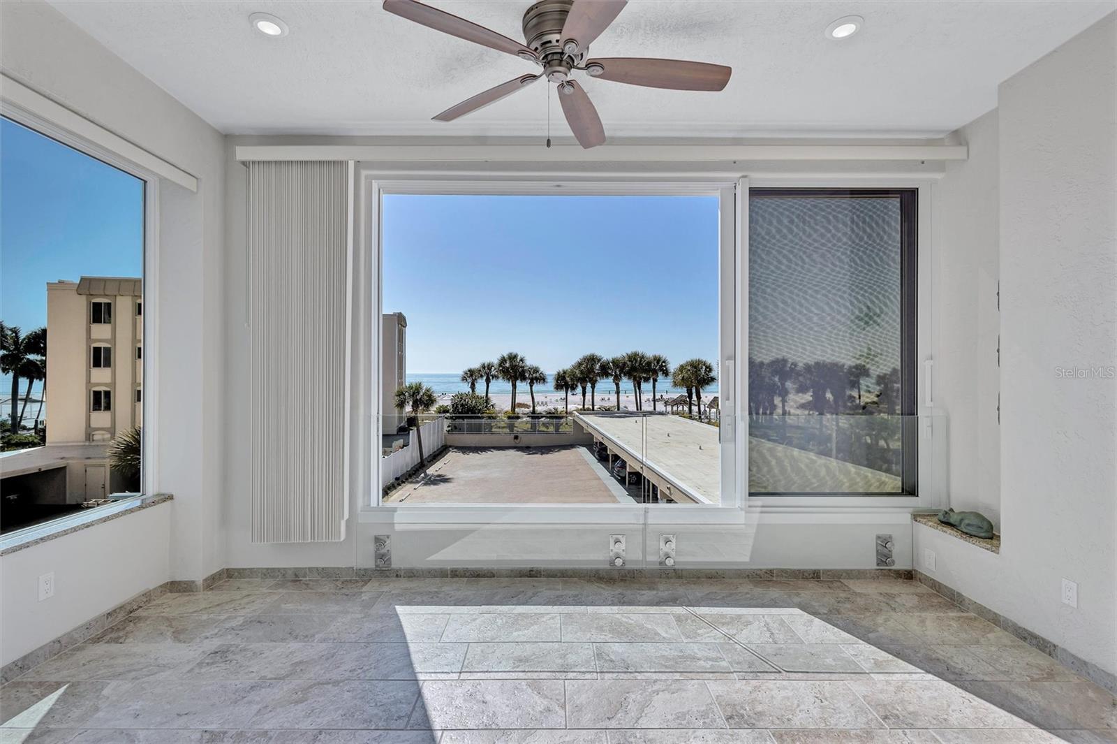 Image 12 of 75 For 6140 Midnight Pass Road 101