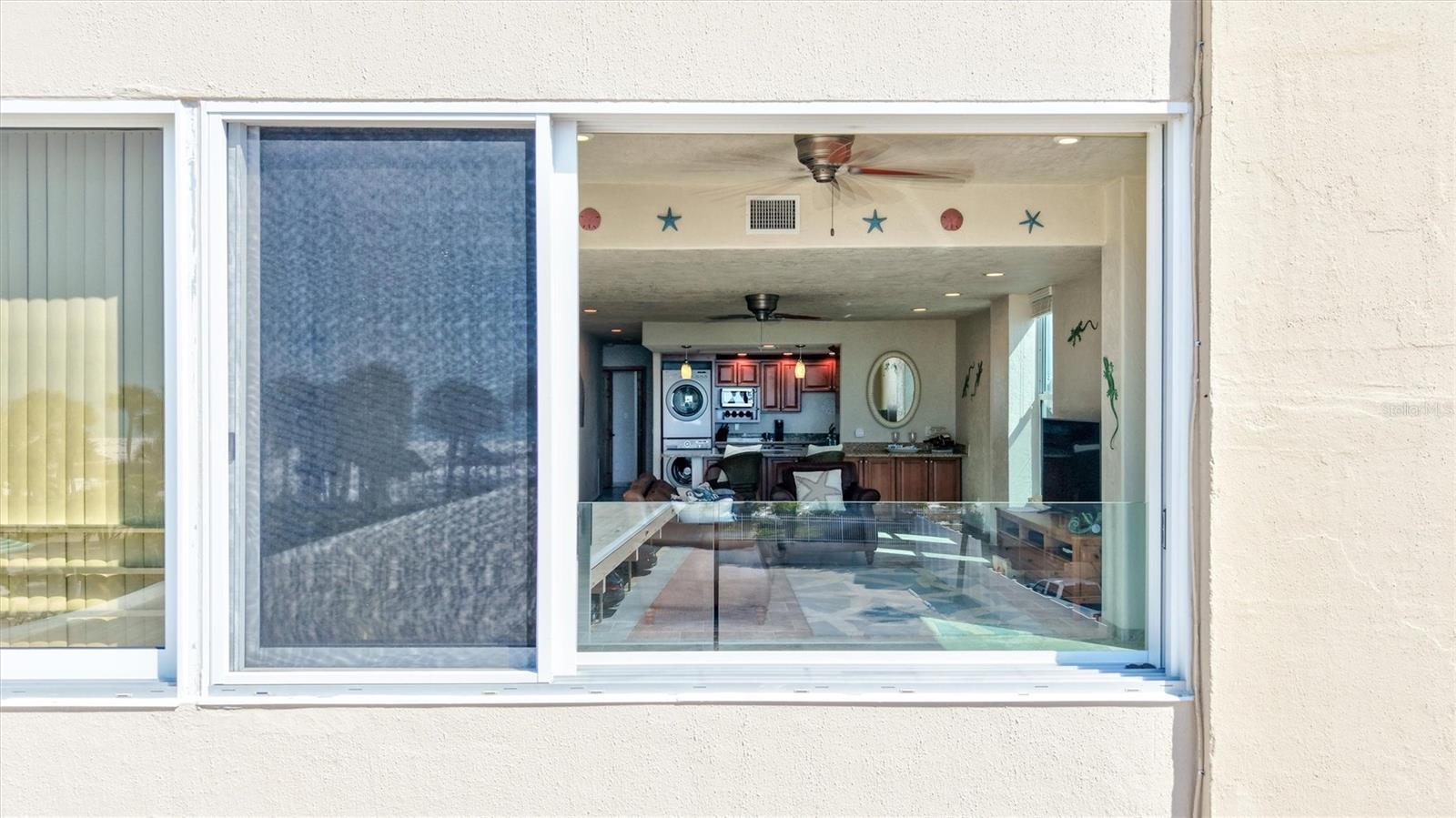 Image 15 of 75 For 6140 Midnight Pass Road 101