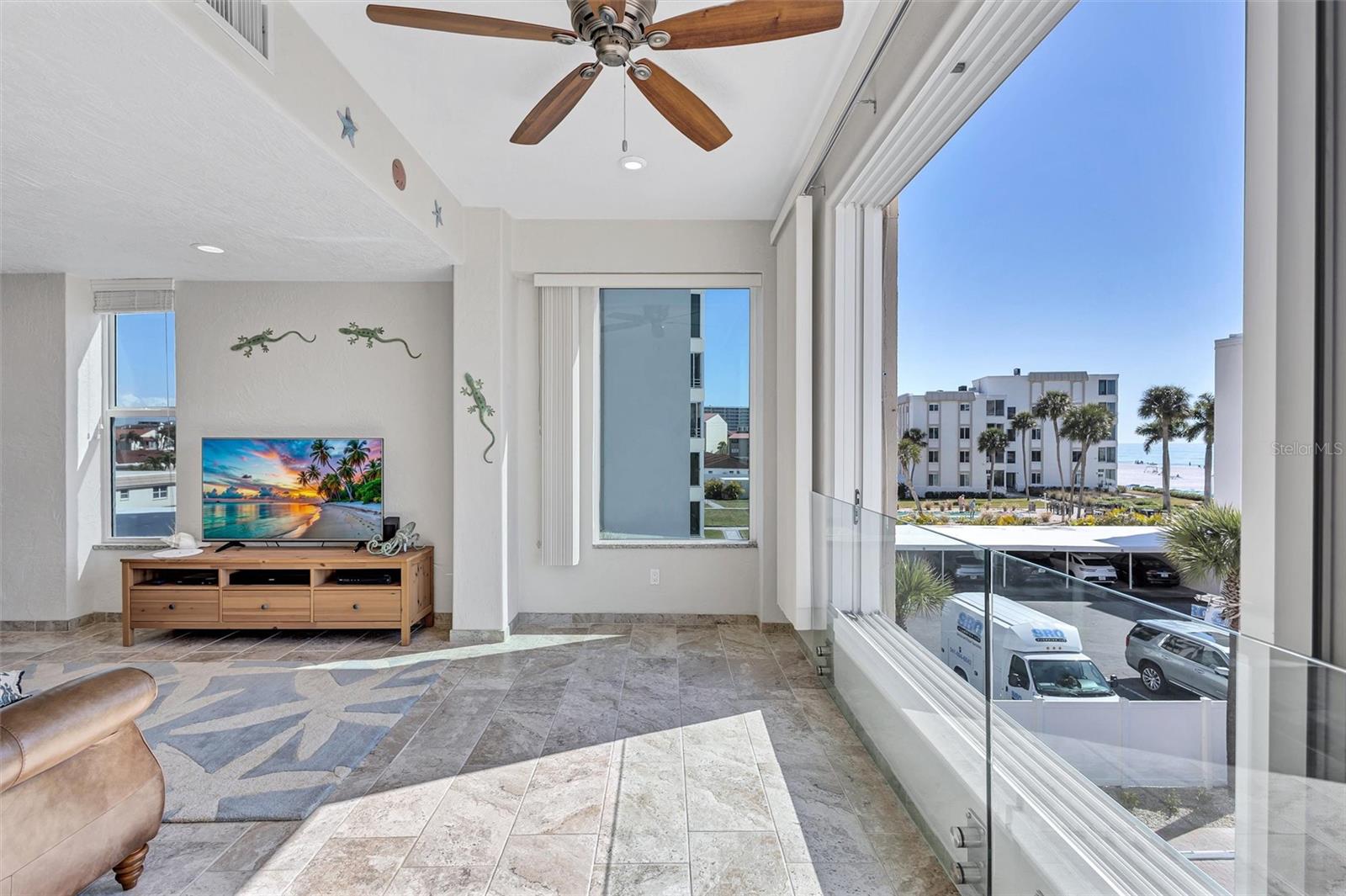 Image 16 of 75 For 6140 Midnight Pass Road 101