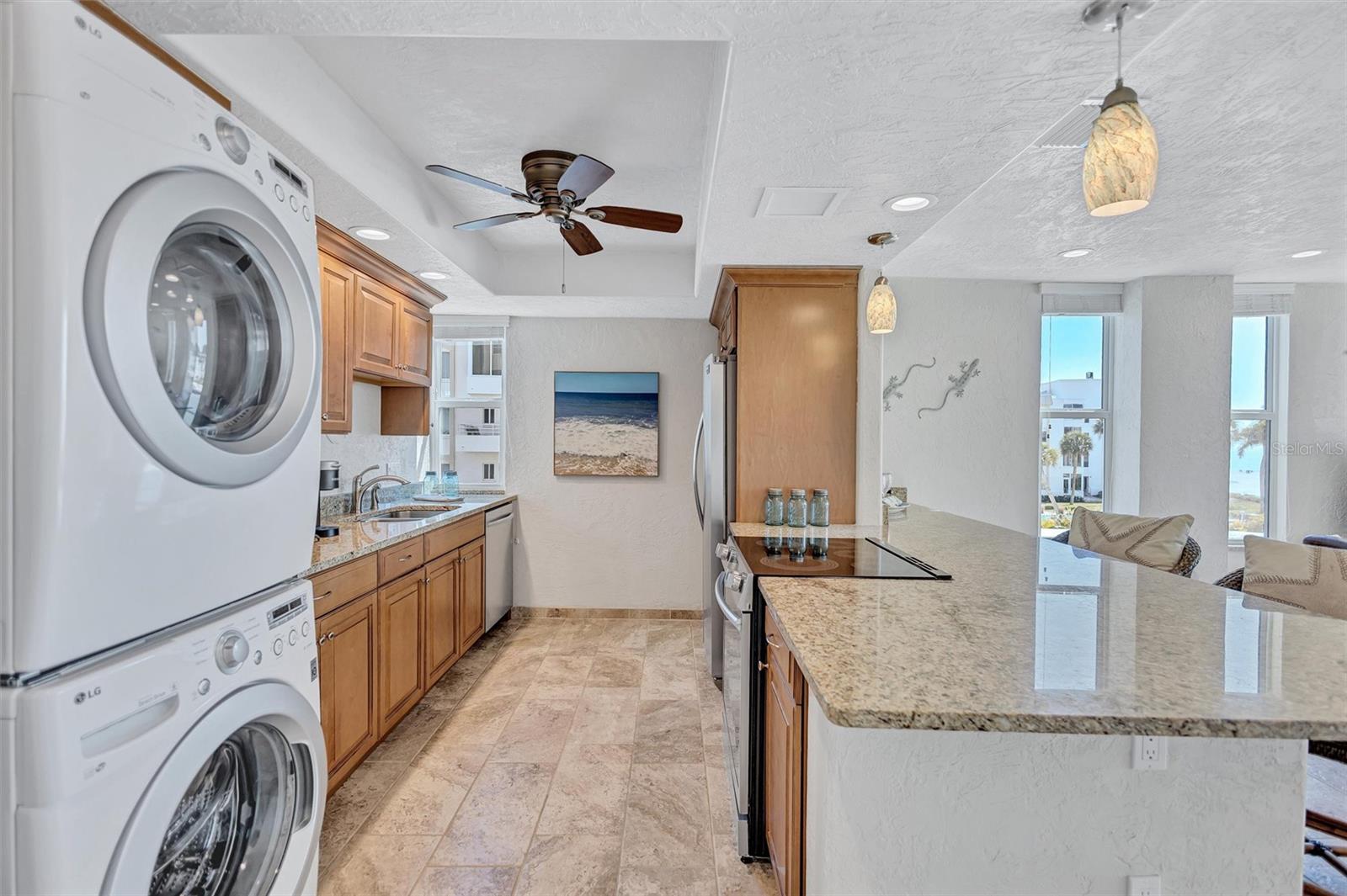 Image 22 of 75 For 6140 Midnight Pass Road 101