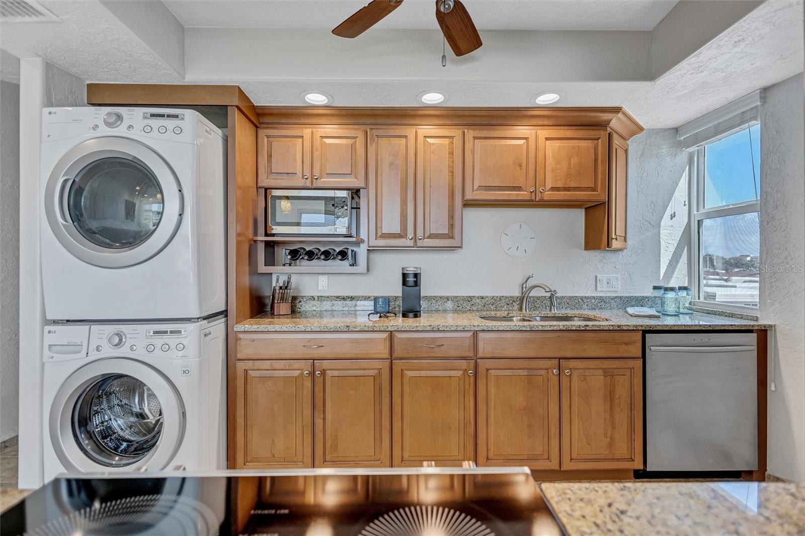 Image 24 of 75 For 6140 Midnight Pass Road 101