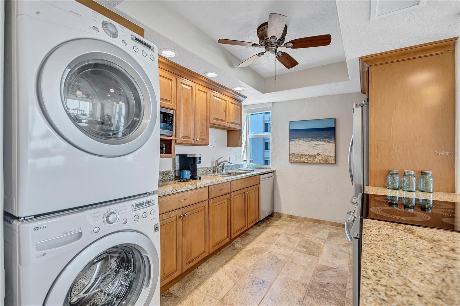 Image 25 of 75 For 6140 Midnight Pass Road 101