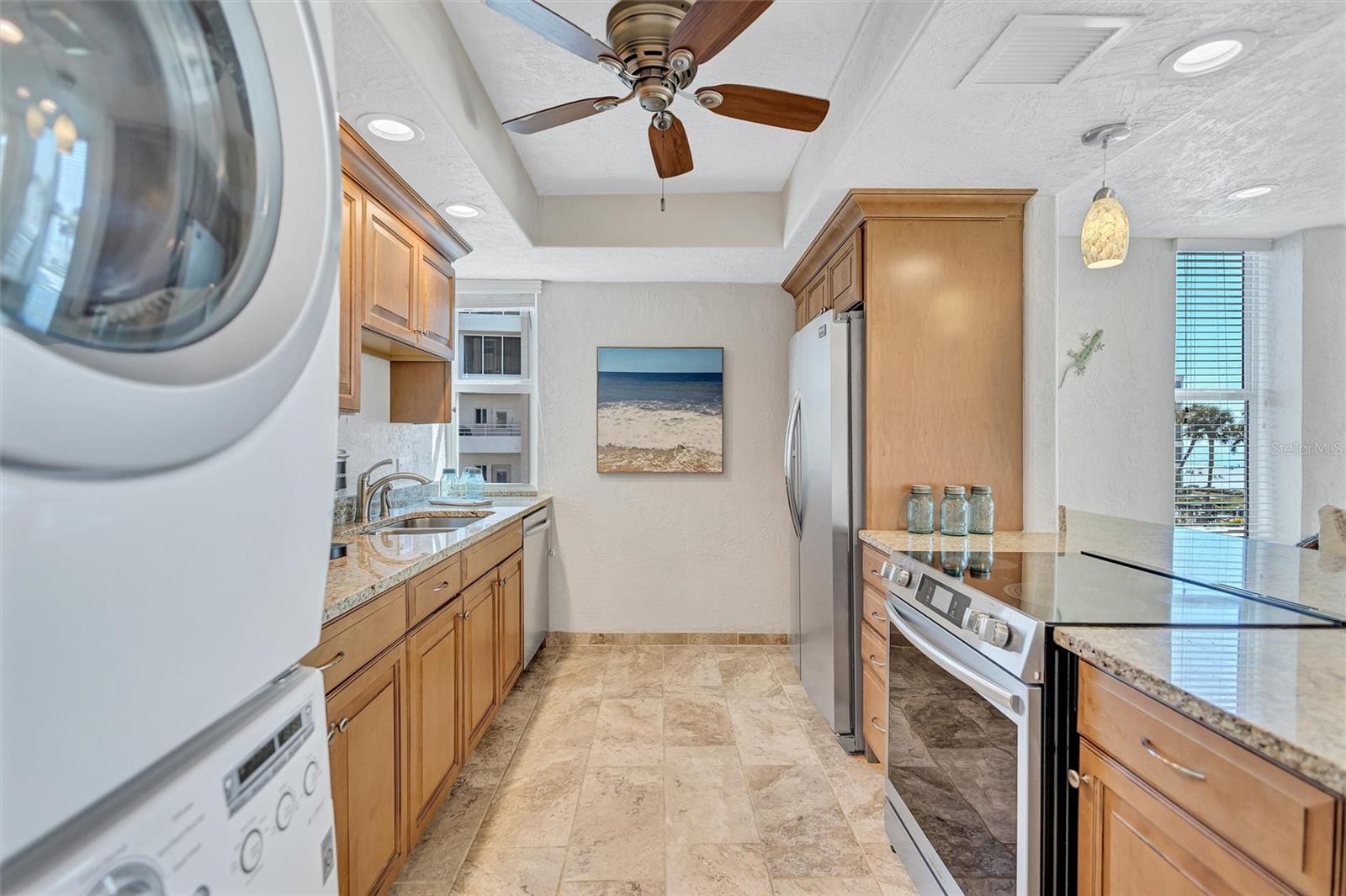 Image 26 of 75 For 6140 Midnight Pass Road 101