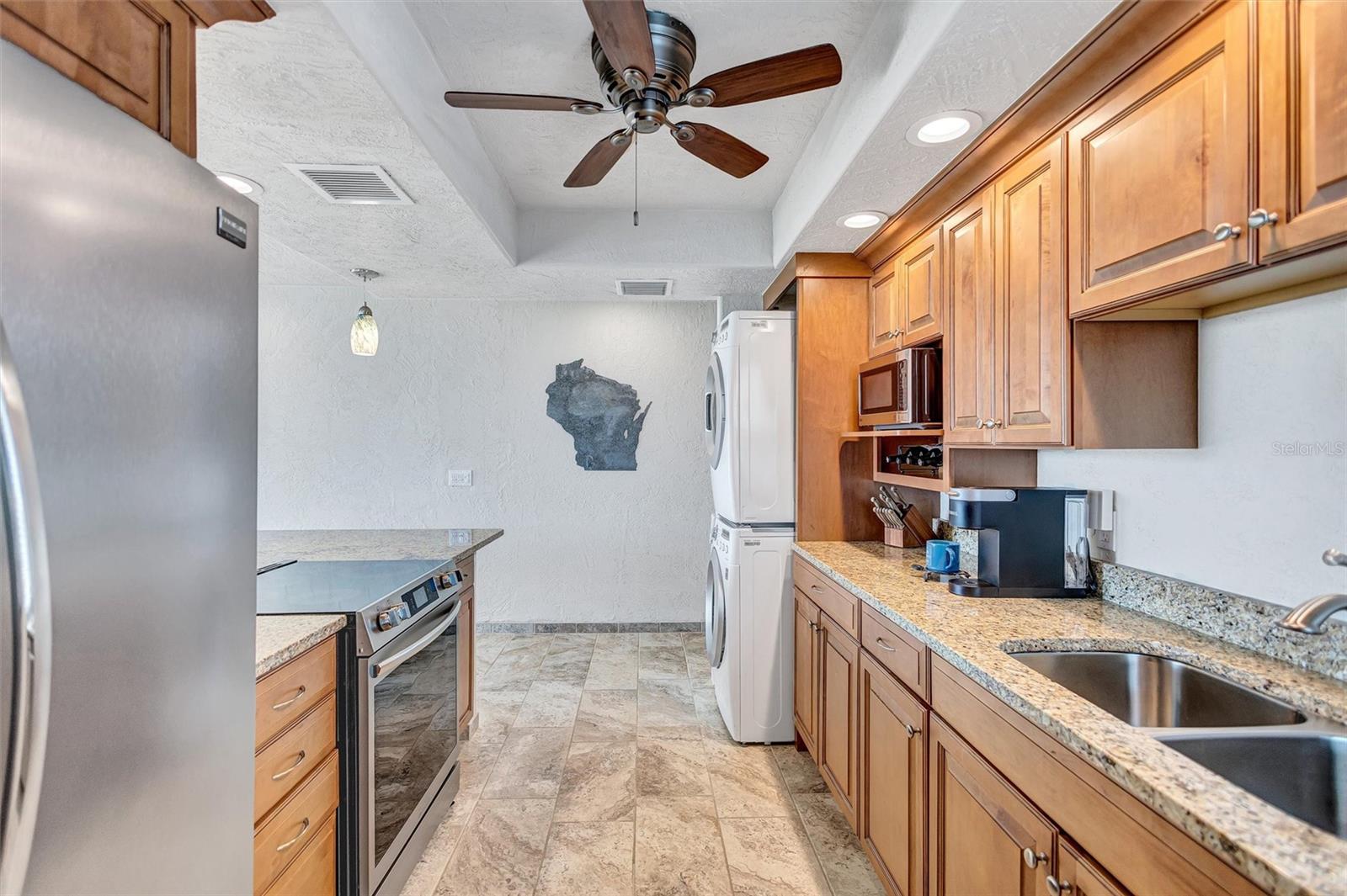 Image 29 of 75 For 6140 Midnight Pass Road 101