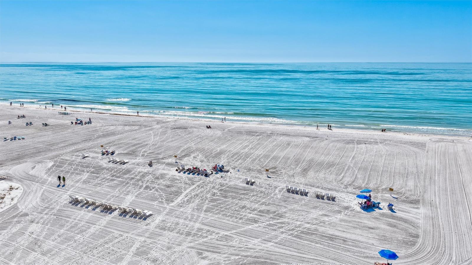 Image 45 of 75 For 6140 Midnight Pass Road 101