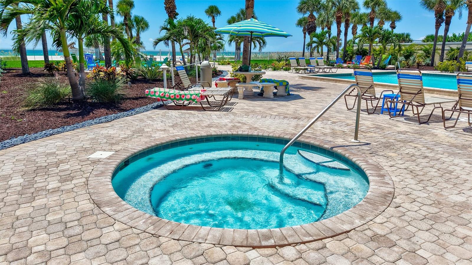 Image 55 of 75 For 6140 Midnight Pass Road 101