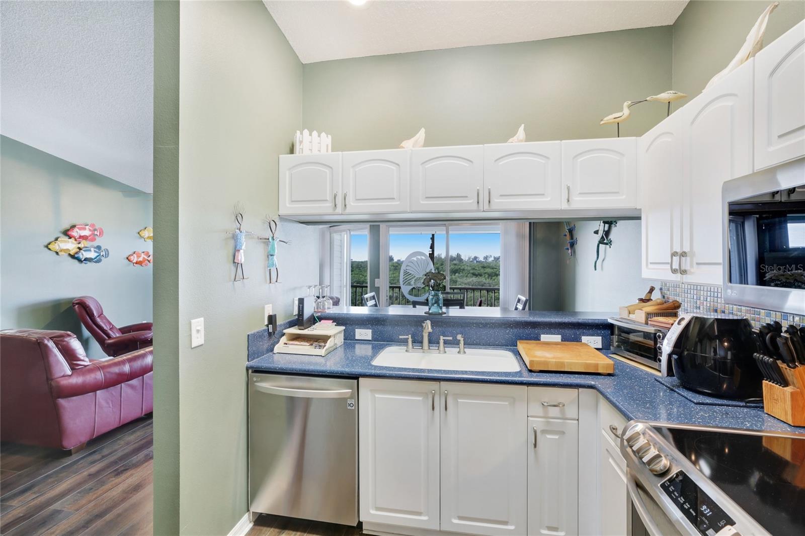 Image 8 of 38 For 3607 Bay Drive 211