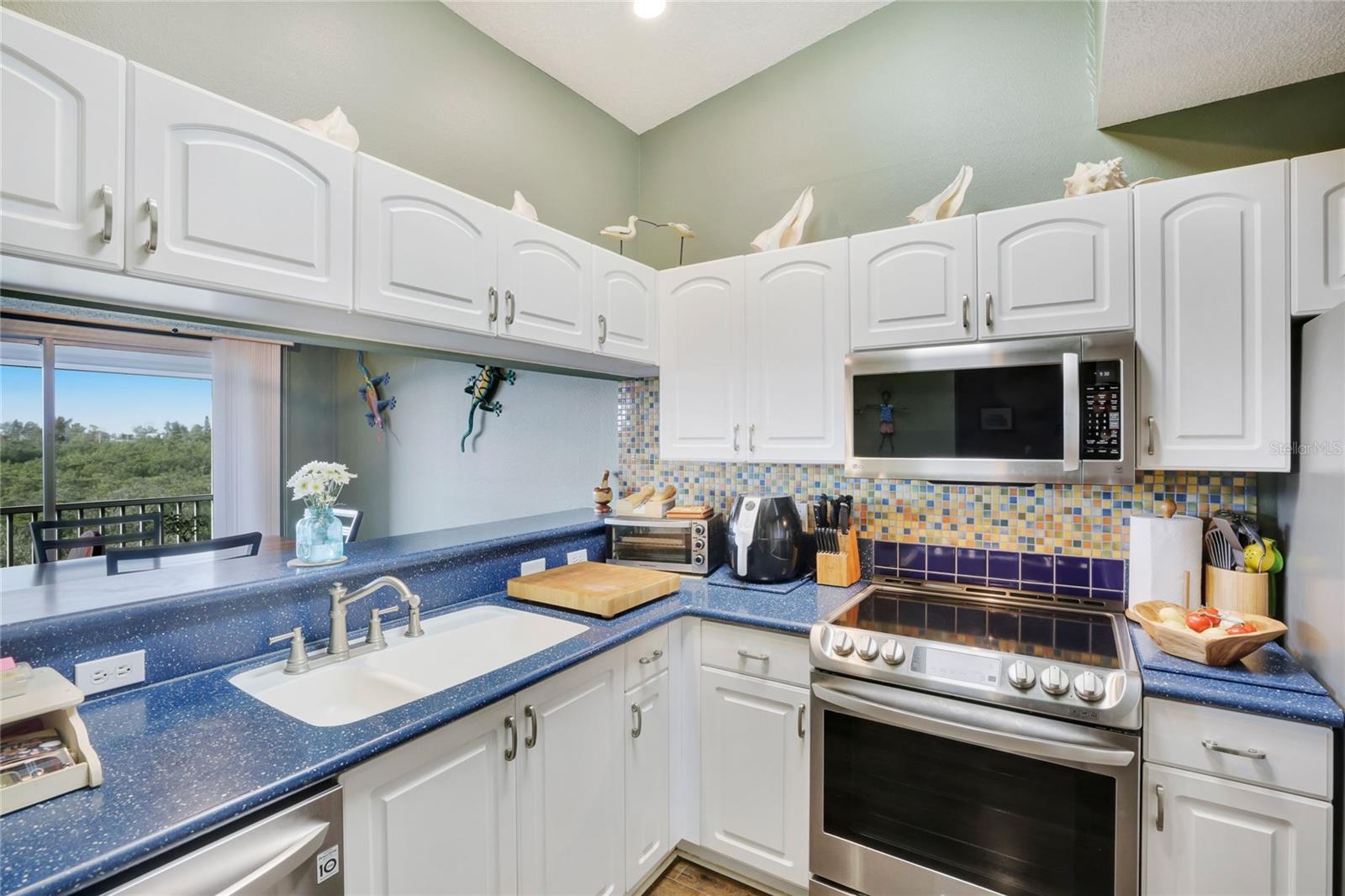 Image 9 of 38 For 3607 Bay Drive 211