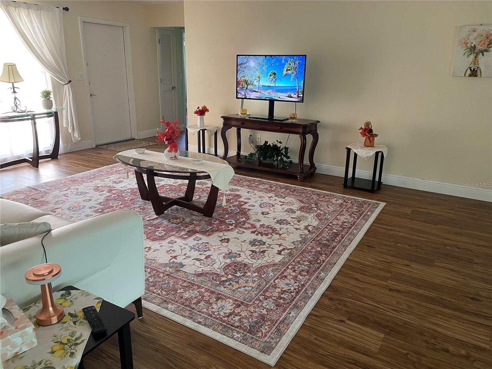 Image 4 of 28 For 5624 Palm Aire Drive V105