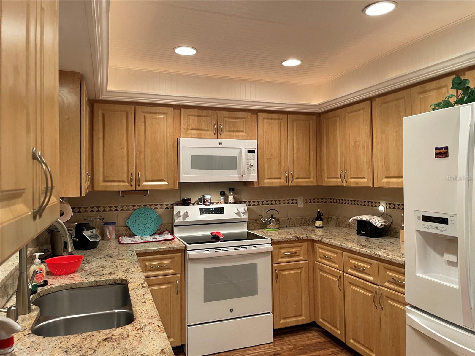 Image 6 of 28 For 5624 Palm Aire Drive V105