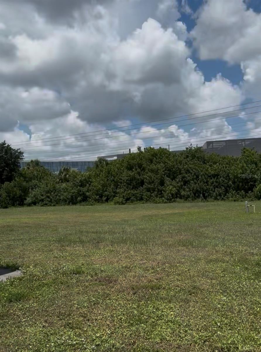 Listing photo id 3 for 2901 Curry Lane