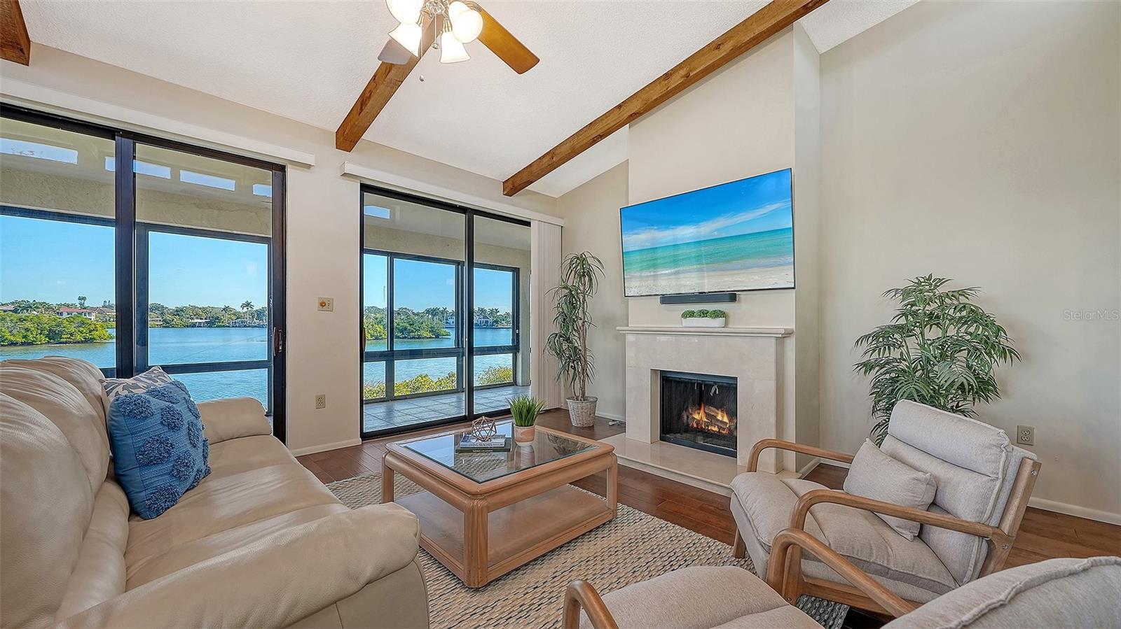 Listing photo id 9 for 6275 Midnight Pass Road 6275