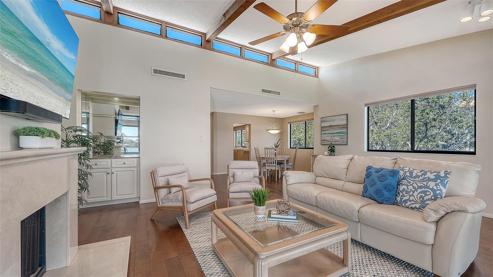 Listing photo id 10 for 6275 Midnight Pass Road 6275